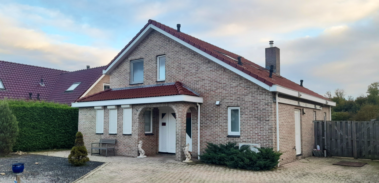 Vakantiehuizen van steen, zouden geschikt zijn voor permanente bewoning