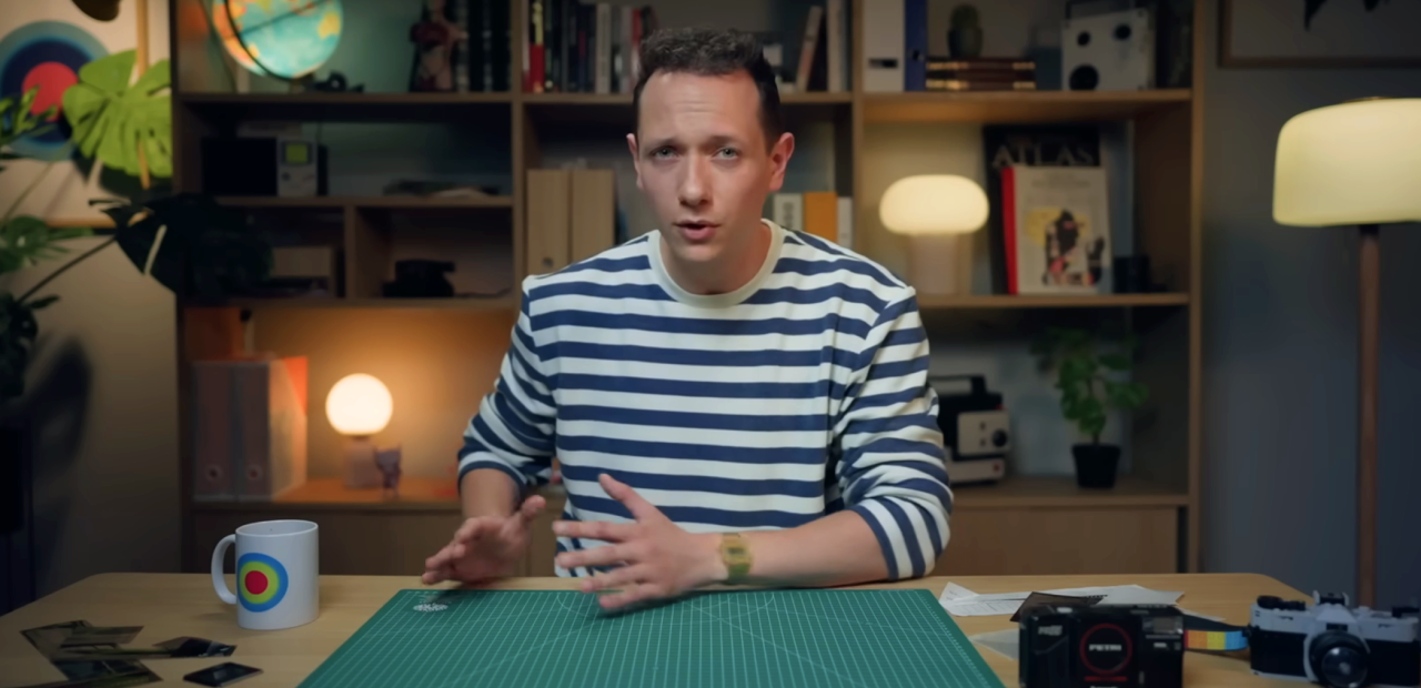 Afbeelding met daarop presentator Jos de Groot