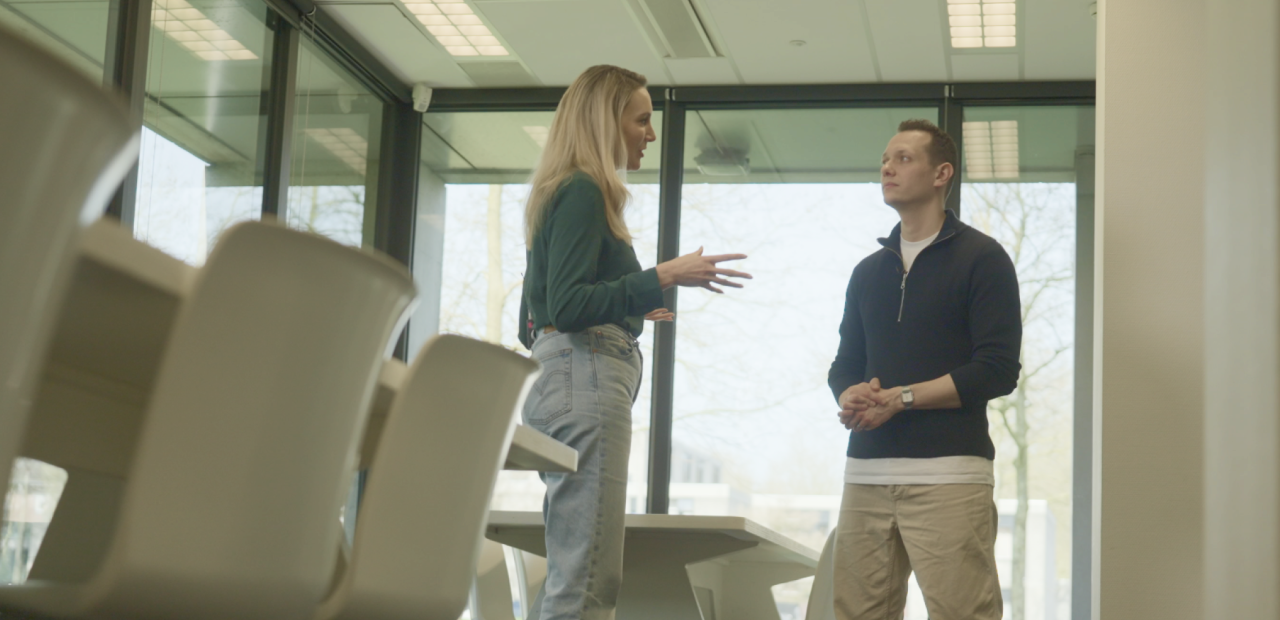 Jos in gesprek met relatiewetenschapper Tilla Pronk