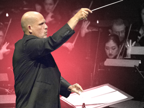 Jaap van Zweden dirigeert een orkest