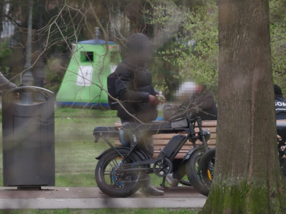 In het Oosterpark in Amsterdam wordt regelmatig crack verhandeld en gebruikt