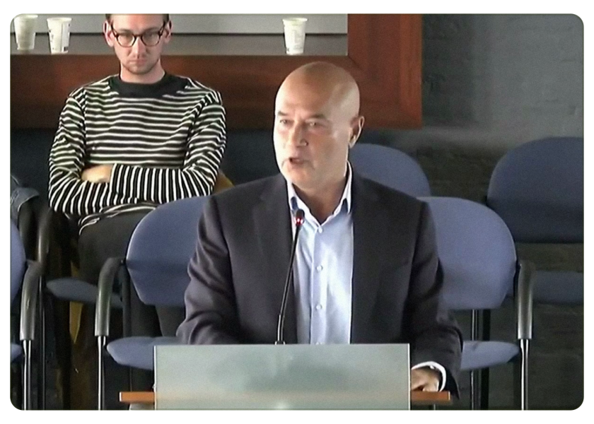 Martijn Jacobus spreekt voor de Groningse gemeenteraad
