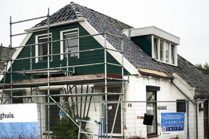 Huis in de steigers
