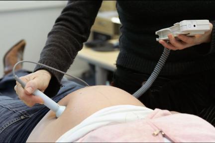 Controle van een zwangere vrouw / ANP Foto Controle van een zwangere vrouw / ANP Foto