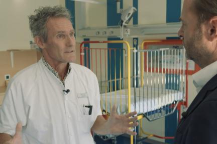 Voorzitter Károly Illy van de Nederlandse Vereniging voor Kindergeneeskunde / De Monitor