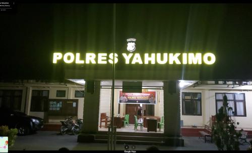 Foto van voorzijde van politiekantoor in Yahukimo