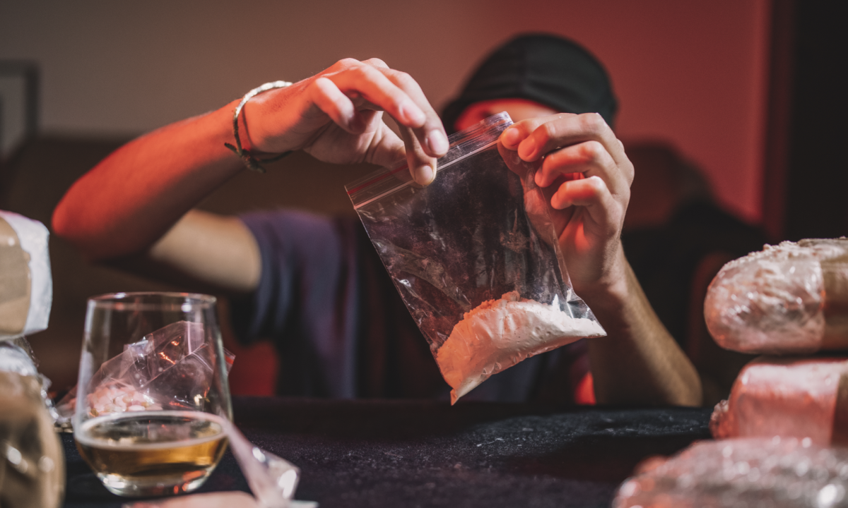 Steeds meer drugscriminaliteit in kleinere steden: ‘laat ons niet in de kou staan’
