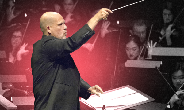 Jaap van Zweden dirigeert een orkest