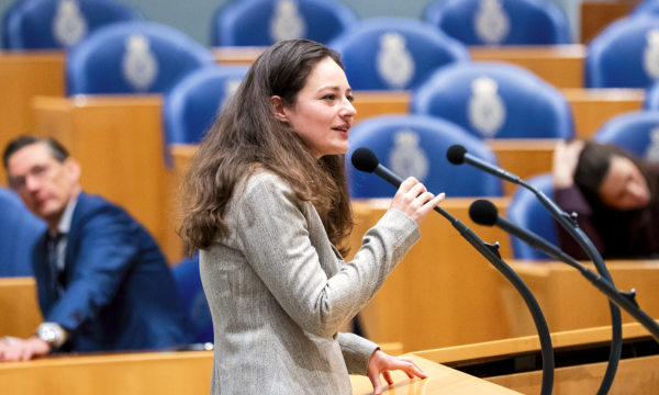Afbeelding van CDA-Kamerlid Straatman in de Tweede Kamer