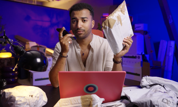 Benji Heerschop in de aflevering over verloren pakketten